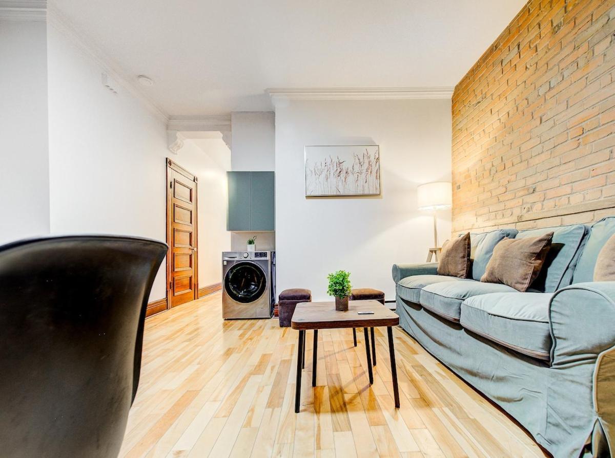 Great 3b Unit On Saint-urbain Montreal